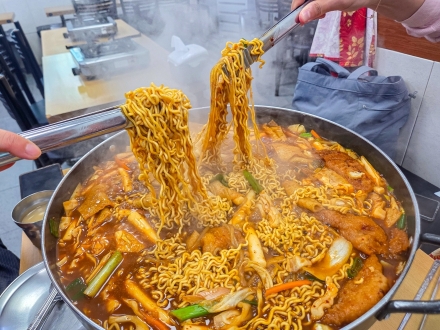 서울 가을 여행, 떡볶이 한 그릇에 노포의 역사와 산책을 담다