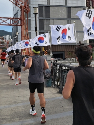 부산관광공사, ‘Morning Park Run’ 달린 거리로 아이들에게 풋살화 전달